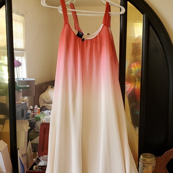 Beautiful 2 tone Dress with Belt - Picture 4 of 5